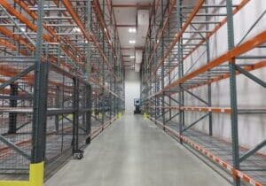 Selective pallet rack supporting cooler structure